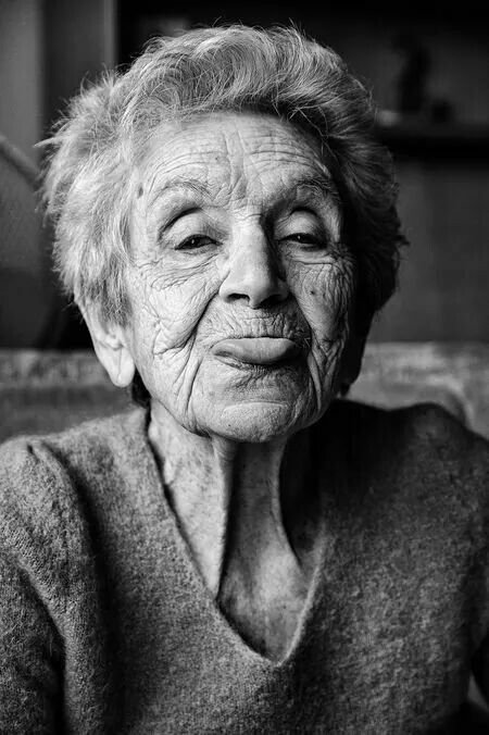 How Old Is Hange Zoe in Demon Slayer Explained